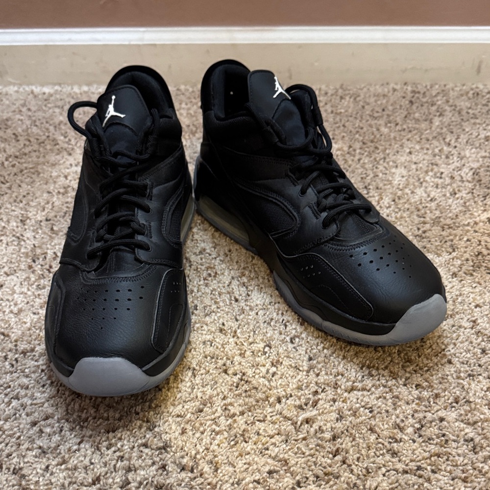 Jordan Men's Black and White Sneakers